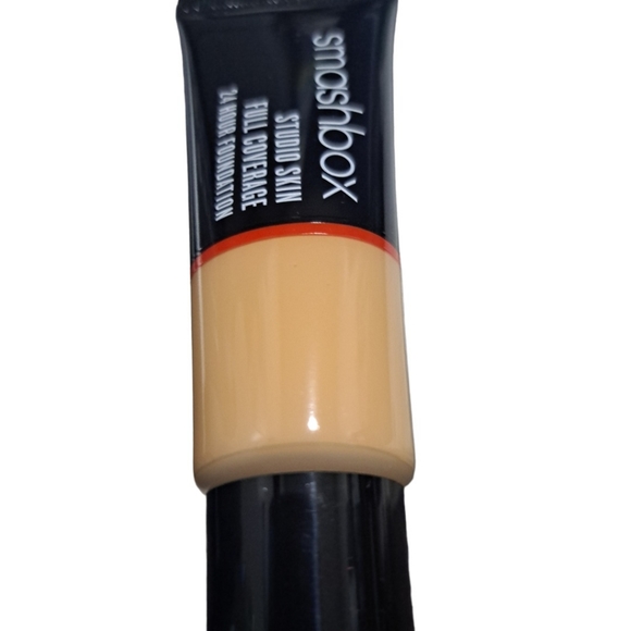 Studio Skin full Coverage 24 hour foundation - Picture 10 of 16